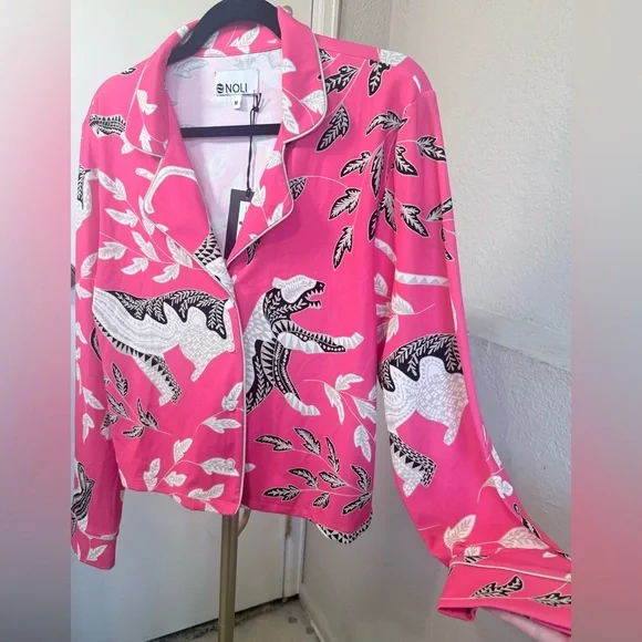 NWT - Noli Pink and White Cheetah Print Collared Button-Up Shirt - Size M - Picture 6 of 14